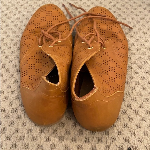 shoes - Picture 2 of 3